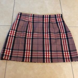 Navy blue and red mini skirt with zipper on the side ✨